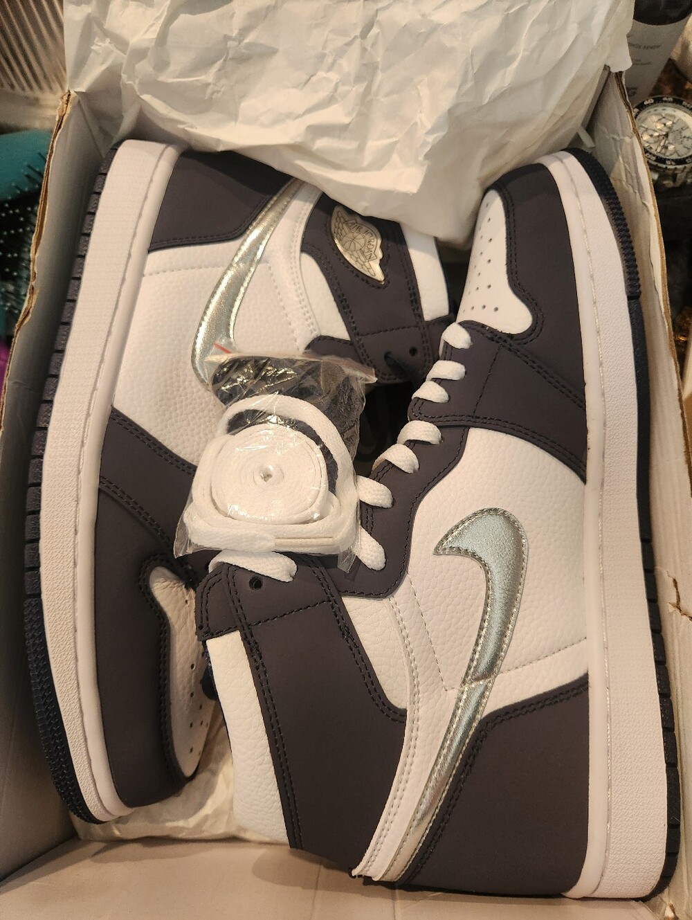 BRAND NEW Air Jordan 1 Retro High Top Nike